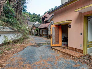 Guest cottages at Hotel Gaia