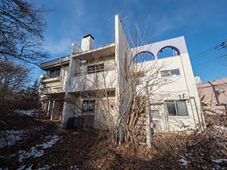 Hotel New Royal, an abandoned love hotel in Yamanashi Prefecture, Japan