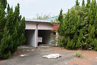 Carports at Hotel Penguin Village