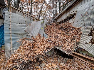 Collapsing roof