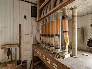 Pneumatic tube system in Hotel Queen