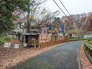 Hotel Queen, an abandoned love hotel near Lake Tama