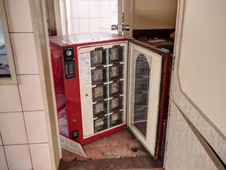 Guest refrigerator in Hotel Queen