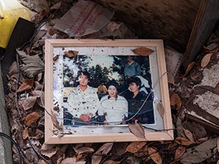 Photograph lying in car park of Hotel Queen