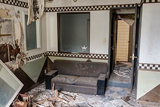 Rotting guest room in Hotel Saturday Afternoon Princess World