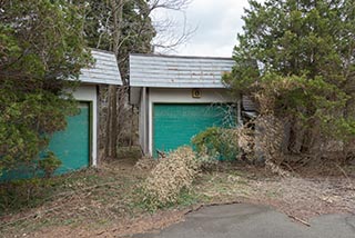 Abandoned Love Hotel Sekitei Guest Garages