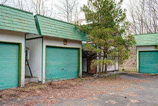 Abandoned Love Hotel Sekitei Guest Garages