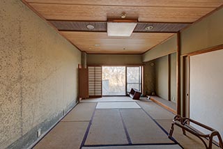 Abandoned Hotel Suzukigaike Guest Room