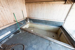 Abandoned Hotel Suzukigaike Bathhouse