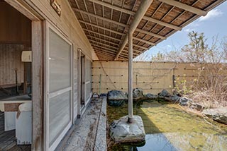 Abandoned Hotel Suzukigaike Bathhouse