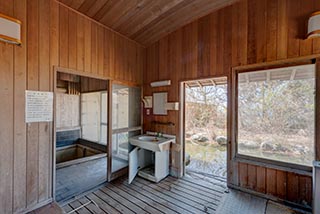 Abandoned Hotel Suzukigaike Bathhouse