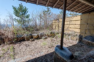 Abandoned Hotel Suzukigaike Dry Outdoor Bath