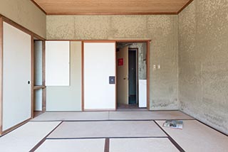 Abandoned Hotel Suzukigaike Guest Room