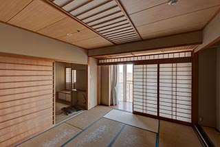 Abandoned Hotel Suzukigaike Guest Room