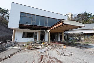 Abandoned Hotel Suzukigaike Lobby Entrance