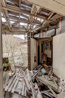 Collapsing Roof in Abandoned Hotel Suzukigaike