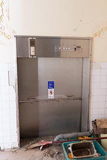 Food Elevator in Abandoned Hotel Suzukigaike