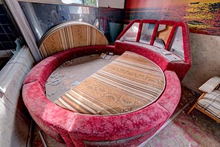 Round bed in Hotel Skylove