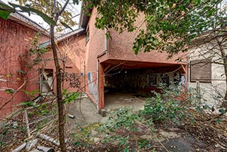 Driveway through Hotel Skylove