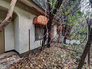 Exterior view of guest rooms at Motel Akatsuki