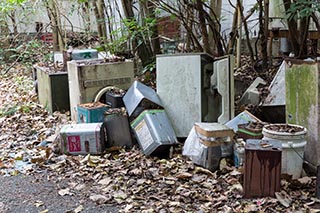 Garbage in forecourt of Motel Akatsuki