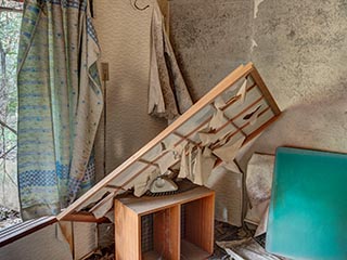 Torn shōji lying in guest room in Motel Akatsuki