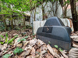 Old TV dumped in forecourt of Motel Akatsuki