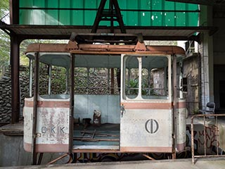 Cable car at Kawano Station platform