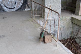 Old broom on Mitosanguchi Station platform