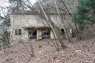 Mitosanguchi Station, on abandoned Kawano ropeway