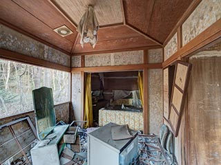 Filthy, decaying guest room at abandoned love hotel Century