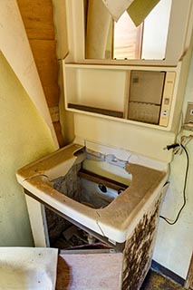 Abandoned Love Hotel Century Broken Sink