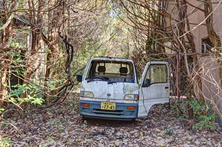 Abandoned truck in carpark of abandoned love hotel Century