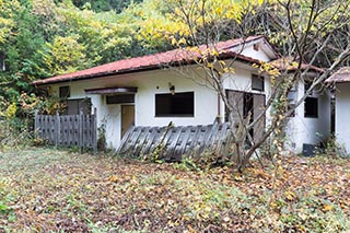 Abandoned Love Hotel Crown Office