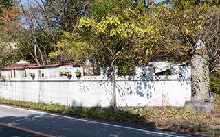 Abandoned Love Hotel Don Quixote Front Wall