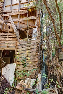 Abandoned Love Hotel Don Quixote Rotting Cottage Frame