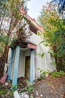 Abandoned Love Hotel Don Quixote Two Storey Cottage