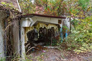 Abandoned Love Hotel Don Quixote Carport