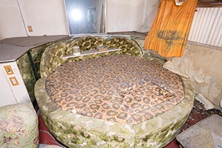 Rotating Bed in Abandoned Love Hotel Don Quixote