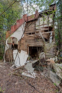 Abandoned Love Hotel Don Quixote Decaying Cottage