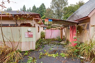 Abandoned Love Hotel Dreamy Cottage and Carport