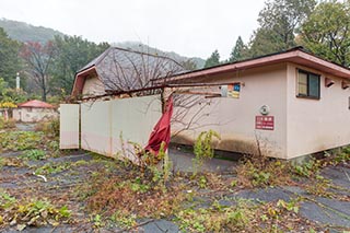 Abandoned Love Hotel Dreamy Cottage and Carport