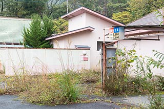 Abandoned Love Hotel Dreamy Cottage and Carport