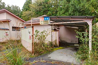 Abandoned Love Hotel Dreamy Cottage and Carport