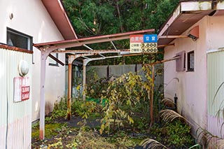 Abandoned Love Hotel Dreamy Carport