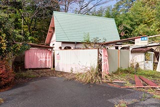 Abandoned Love Hotel Dreamy Cottage and Carport