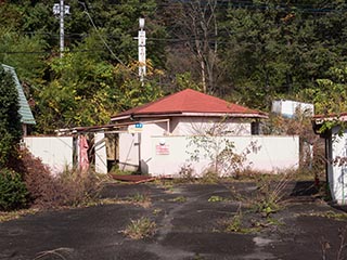 Abandoned Love Hotel Dreamy Cottage and Carport