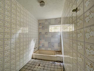 Bathroom in Motel Sun River