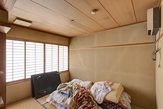 Abandoned Nametara Onsen Guest Room