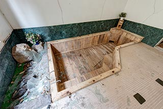 Abandoned Nametara Onsen Baths